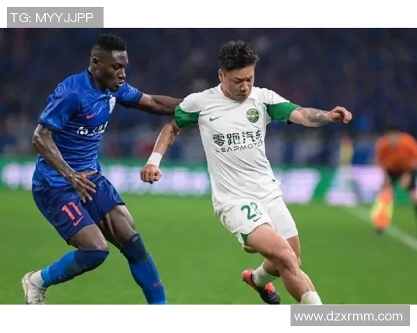 广东恒大与上海申花激战正酣谁将赢得这场中超巅峰对决