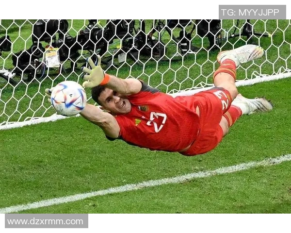 马丁内斯的传奇旅程:从草根到顶级球星的奋斗故事 马丁内斯的传奇旅程:从草根到顶级球星的奋斗故事