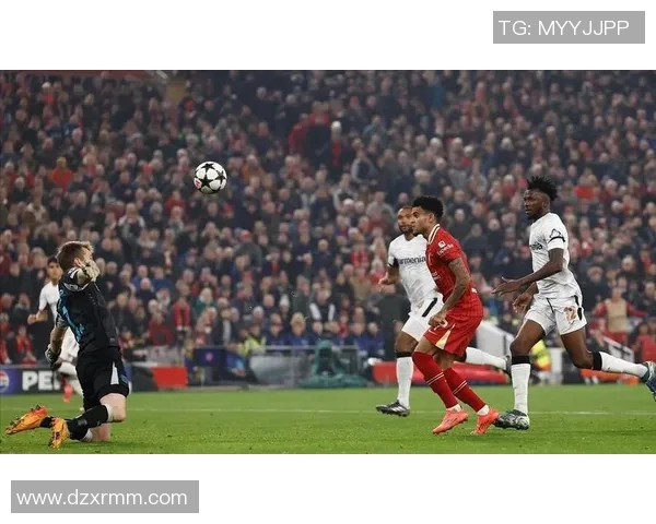 利物浦与巴萨激战回顾球迷热议经典对决与战术较量